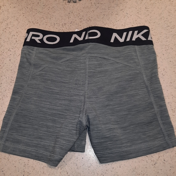 Nike pro combat short SUPER AWESOME!!! - Picture 2 of 3